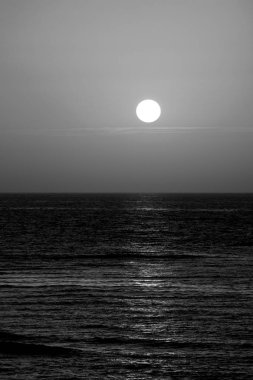 Büyülü'nde kış, bulutlu gökyüzü günbatımı 