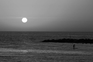 Büyülü'nde kış, bulutlu gökyüzü günbatımı 