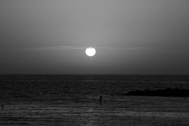 Büyülü'nde kış, bulutlu gökyüzü günbatımı 