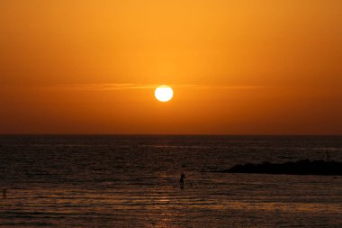 Büyülü'nde kış, bulutlu gökyüzü günbatımı 
