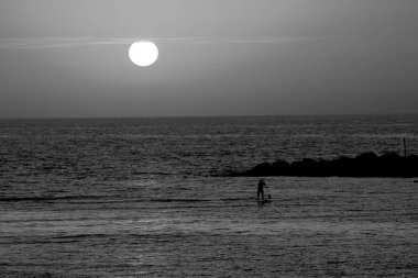 Büyülü'nde kış, bulutlu gökyüzü günbatımı 