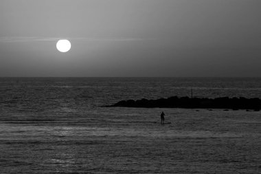 Büyülü'nde kış, bulutlu gökyüzü günbatımı 