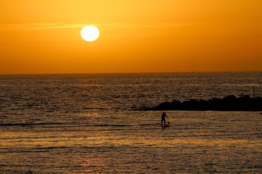 Büyülü'nde kış, bulutlu gökyüzü günbatımı 