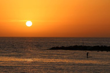 Büyülü'nde kış, bulutlu gökyüzü günbatımı 