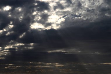 Kış, bulutlu gökyüzü, bulutlar deniz güneş ray büyülü gün batımı