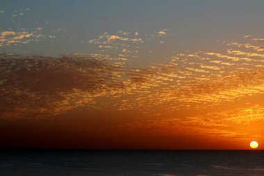 Gökyüzü, kış, bulutlu gökyüzü, bulutlar deniz güneş ray sıradışı güzel gün batımı sihirli adımlar