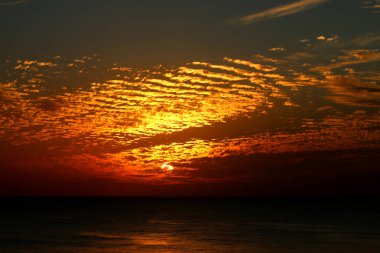 Gökyüzü, kış, bulutlu gökyüzü, bulutlar deniz güneş ray sıradışı güzel gün batımı sihirli adımlar