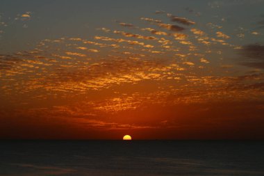 Gökyüzü, kış, bulutlu gökyüzü, bulutlar deniz güneş ray sıradışı güzel gün batımı sihirli adımlar