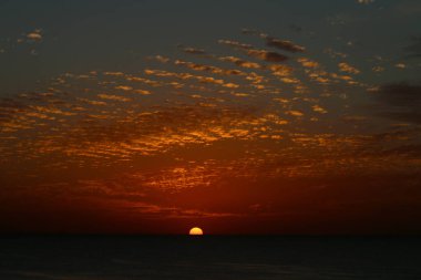 Gökyüzü, kış, bulutlu gökyüzü, bulutlar deniz güneş ray sıradışı güzel gün batımı sihirli adımlar