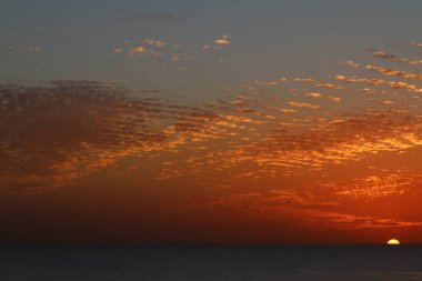 Gökyüzü, kış, bulutlu gökyüzü, bulutlar deniz güneş ray sıradışı güzel gün batımı sihirli adımlar
