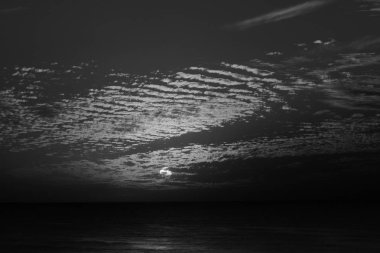 Gökyüzü, kış, bulutlu gökyüzü, bulutlar deniz güneş ray sıradışı güzel gün batımı sihirli adımlar