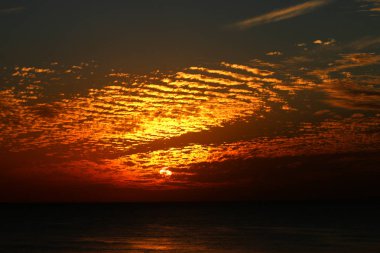 Gökyüzü, kış, bulutlu gökyüzü, bulutlar deniz güneş ray sıradışı güzel gün batımı sihirli adımlar