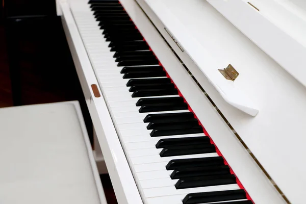 Close up piano, white and black keyboard — Stock Photo, Image