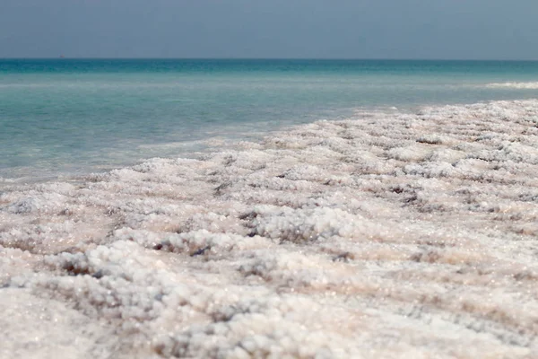 在死海死海盐石头 — 图库照片