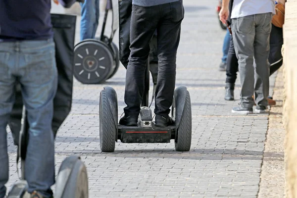 Monokoleso Elektryczne Transportu Jazdy Nartach — Zdjęcie stockowe