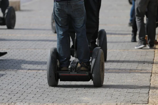 Monokoleso Elektryczne Transportu Jazdy Nartach — Zdjęcie stockowe