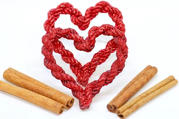 Dos Corazones Rojos Día San Valentín Una Cuerda Material —  Fotos de Stock