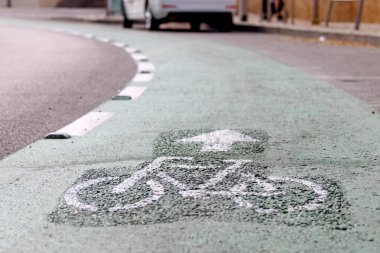 yol, renkli kaldırım bisiklet için işaretlenmiş