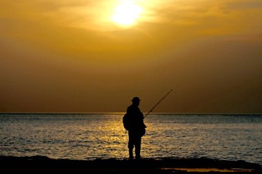 ne zaman güneşin iplik taş üzerinde deniz balık yakalamak dostum