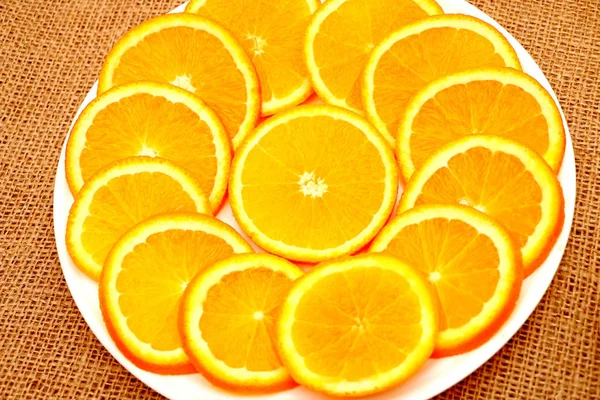 Frutta Lastra Bianca Esposta Alle Illustrazioni Harnoi Arancio Sullo Sfondo — Foto Stock