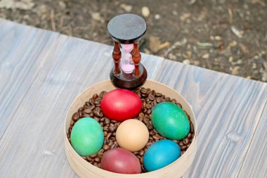 Paskalya yumurta açık havada kum saati sayısı