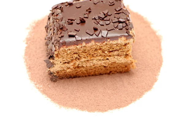 Deux morceaux de gâteau au chocolat sur des assiettes , — Photo
