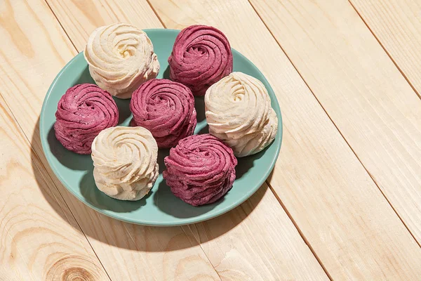 Hatmi kurullarında.