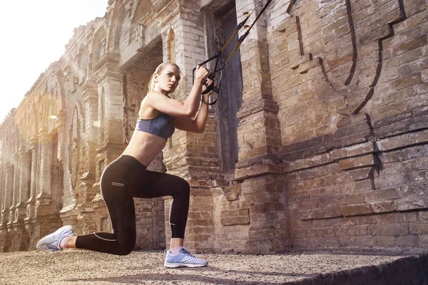 Spor kız yakınındaki eski oluşturma eğitimi.