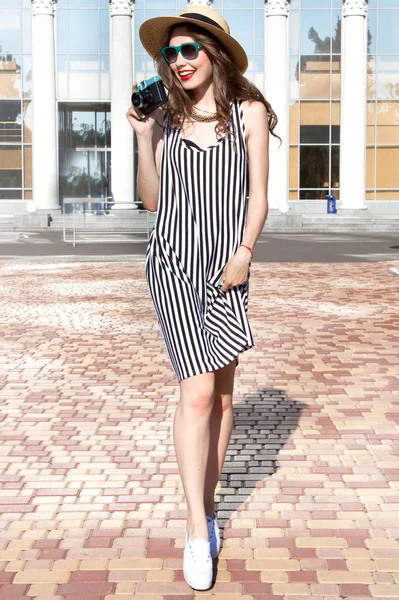 Young woman holding retro camera — Stock Photo, Image