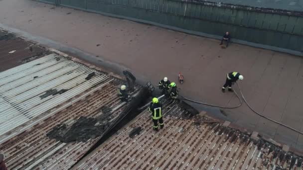 Duży Ogień Mgła Dym Strażak Strzelanie Wysokości Latające Niebo Drone — Wideo stockowe