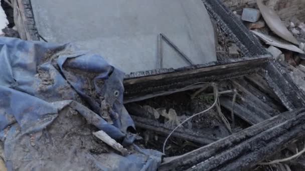 Demolizione Edifici Lento Usando Escavatore Demolire Una Casa Multipiano Barre — Video Stock