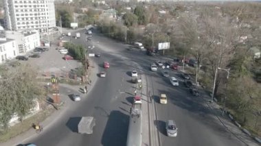 Hava görüntüsü, helikopter, gökyüzü, itfaiyeciler, araba kazası mahallini, trafik kazasını, ters çevirdiler.