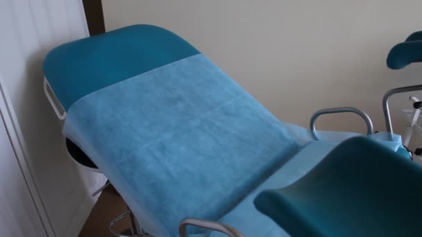 Krzesło Ginekologiczne Gabinecie Medycznym Wyposażenie Gabinetu Przyrząd Ginekologa — Wideo stockowe