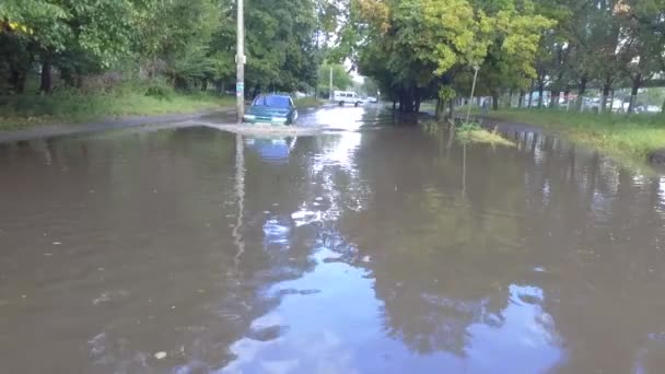Pkws Stecken Überfluteten Parkplätzen Auf Überfluteten Straßen Fest Luftpanoramabilder Von — Stockvideo