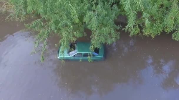 Pasajeros Coches Atascados Aparcamiento Inundado Inundado Carretera Panorámica Superior Ver — Vídeos de Stock