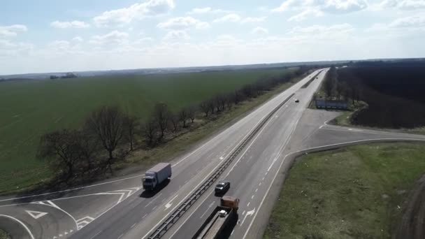 Αυτοκίνητα Βόλτα Στη Γέφυρα Εναέρια Άποψη Της Γέφυρας Από Ύψος — Αρχείο Βίντεο