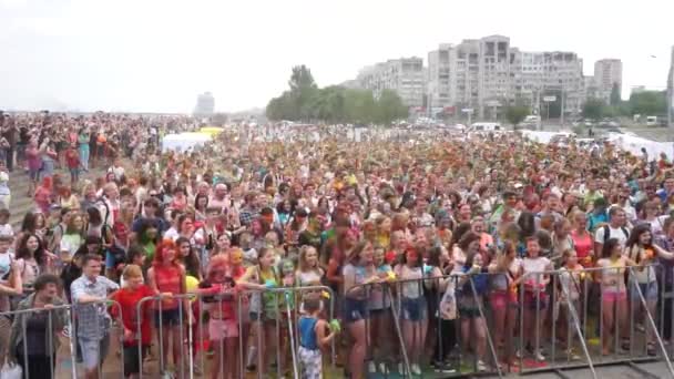 Lot Lotniczy Nad Tańczącymi Ludźmi Tłum Holi Festiwalu Kolorów Festiwal — Wideo stockowe