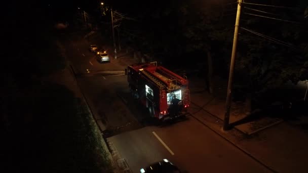 Car Burning Gasoline Dripping Burning Unrecognizable Firefighter Spraying Water Foam — 图库视频影像