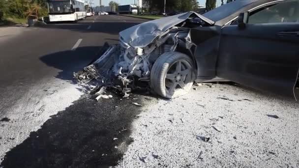 ウクライナDnipro Dnepr警察は劇的な致命的な車の事故現場の交差点を調査します空中トップビューパノラマスカイフライドローンコプターHd — ストック動画