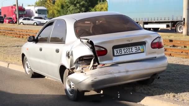 Trafik Kazasının Hava Görüntüsü Yol Güvenliği Şehir Merkezindeki Akıcı Arabalar — Stok video