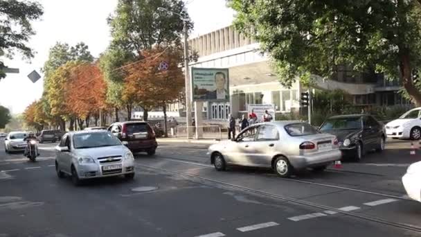 Flygfoto Över Trafikolyckan Trafiksäkerhet Flödande Bilarna Stadens Centrum Osäker Körning — Stockvideo