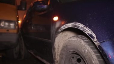 Ukrayna Dnipro Dnepr Polisi Toronto kavşağındaki dramatik araba kazası sahnesini araştırıyor.