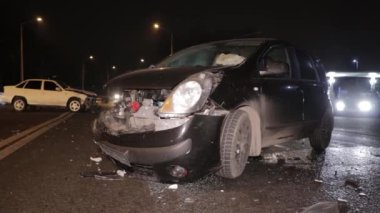 Ukrayna Dnipro Dnepr Polisi Toronto kavşağındaki dramatik araba kazası sahnesini araştırıyor.