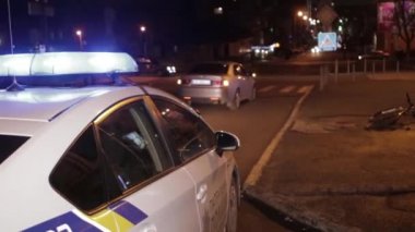 Ukrayna Dnipro Dnepr Polisi Toronto kavşağındaki dramatik araba kazası sahnesini araştırıyor.