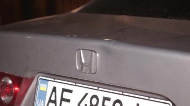 Ukrayna Dnipro Dnepr Polisi Toronto kavşağındaki dramatik araba kazası sahnesini araştırıyor.