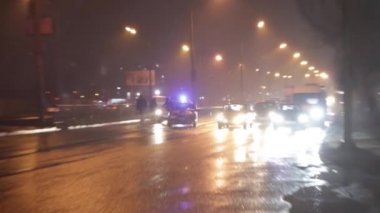 Ukrayna Dnipro Dnepr Polisi Toronto kavşağındaki dramatik araba kazası sahnesini araştırıyor.