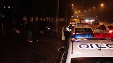 Ukrayna Dnipro Dnepr Polisi Toronto kavşağındaki dramatik araba kazası sahnesini araştırıyor.