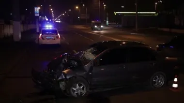 Ukrayna Dnipro Dnepr Polisi Toronto kavşağındaki dramatik araba kazası sahnesini araştırıyor.