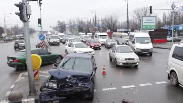 Ucrania Dnipro Dnepr Policía Investigar Dramático Fatal Accidente Coche Escena — Vídeos de Stock