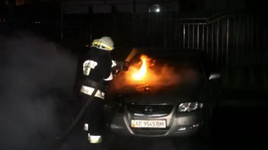Ukrayna 'nın en yüksek noktasından büyük ateş ve siyah duman yükseliyor